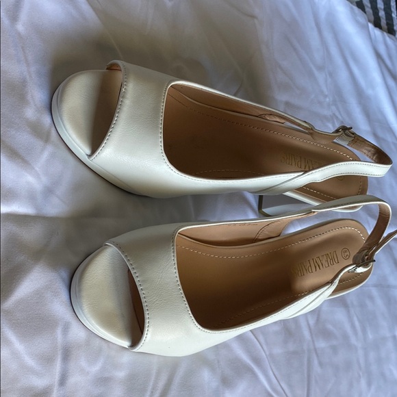 Dream Pairs Ivory Slingback Heels - Picture 4 of 6